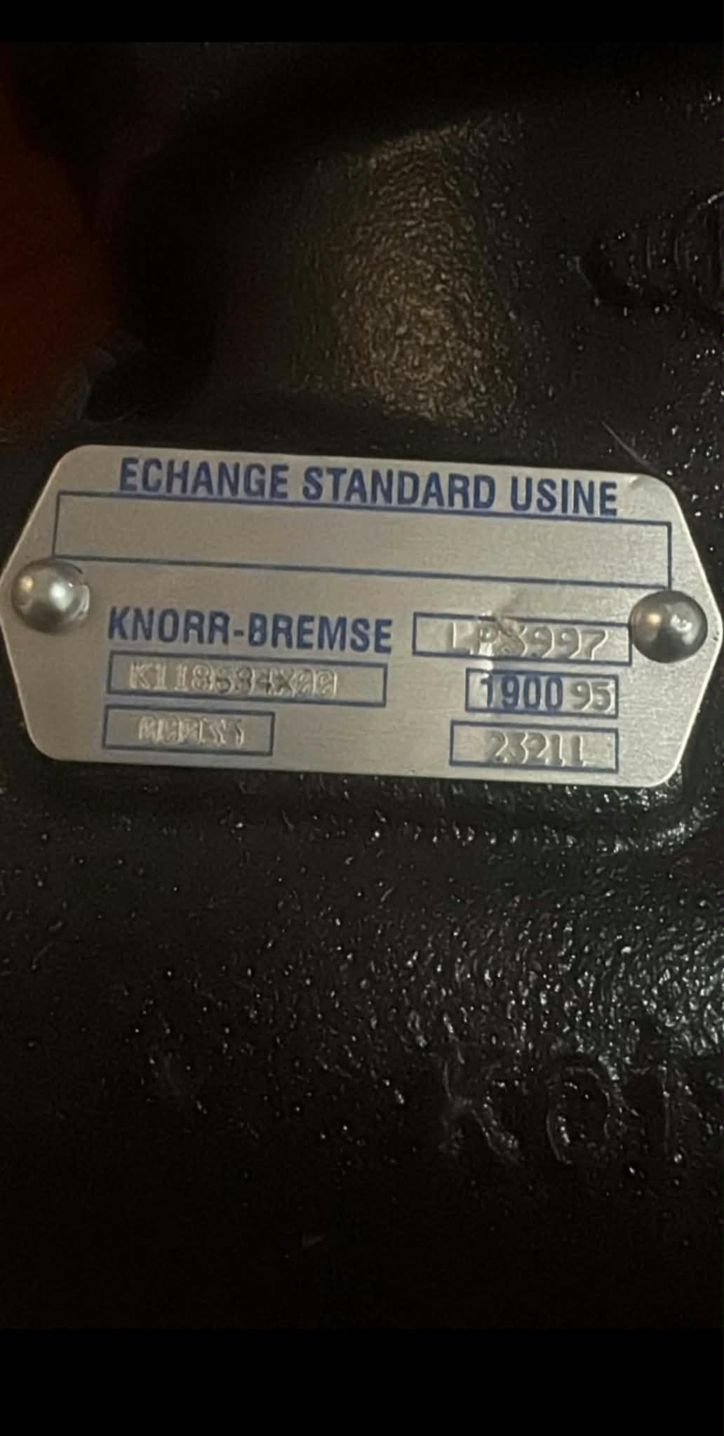 Air Compressor MAN TGX Knorr-Bremse label