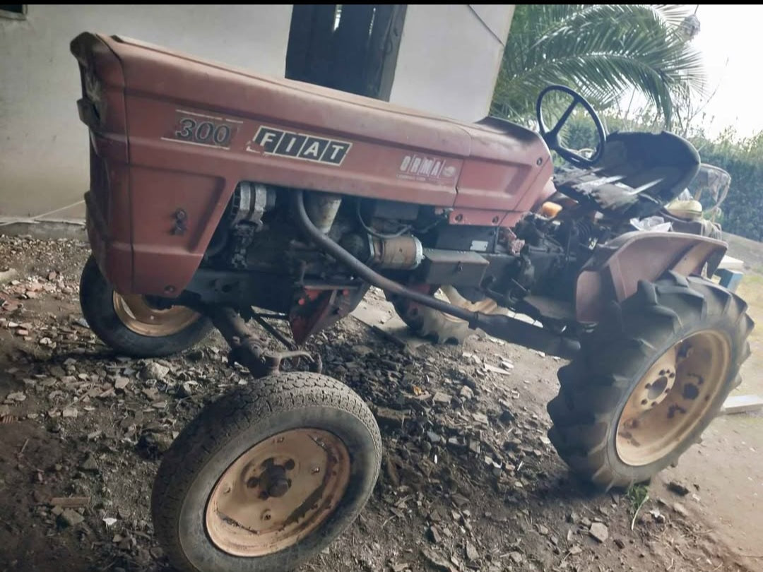 FIAT 300 tractor – side view