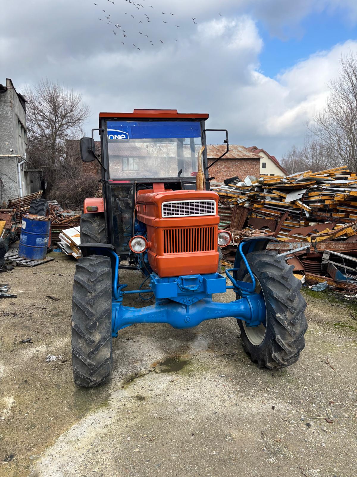 Fiat 85 HP tractor front facing