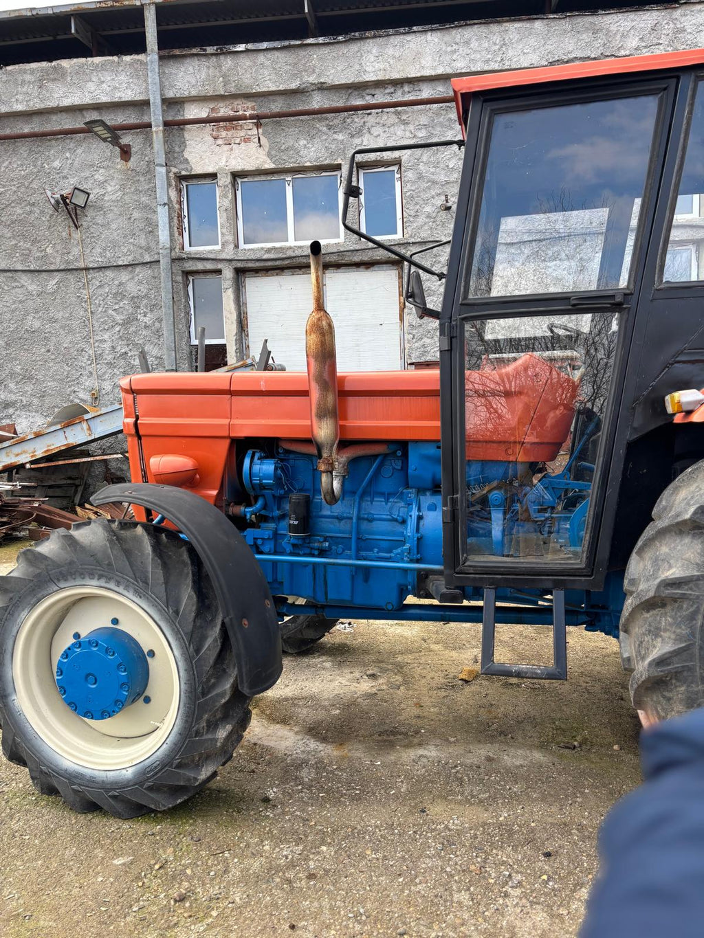 Fiat 85 HP tractor engine side view