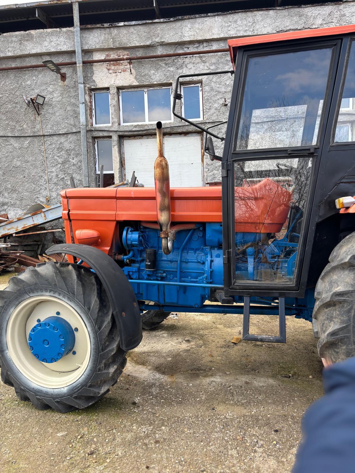 Fiat 85 HP tractor engine side view