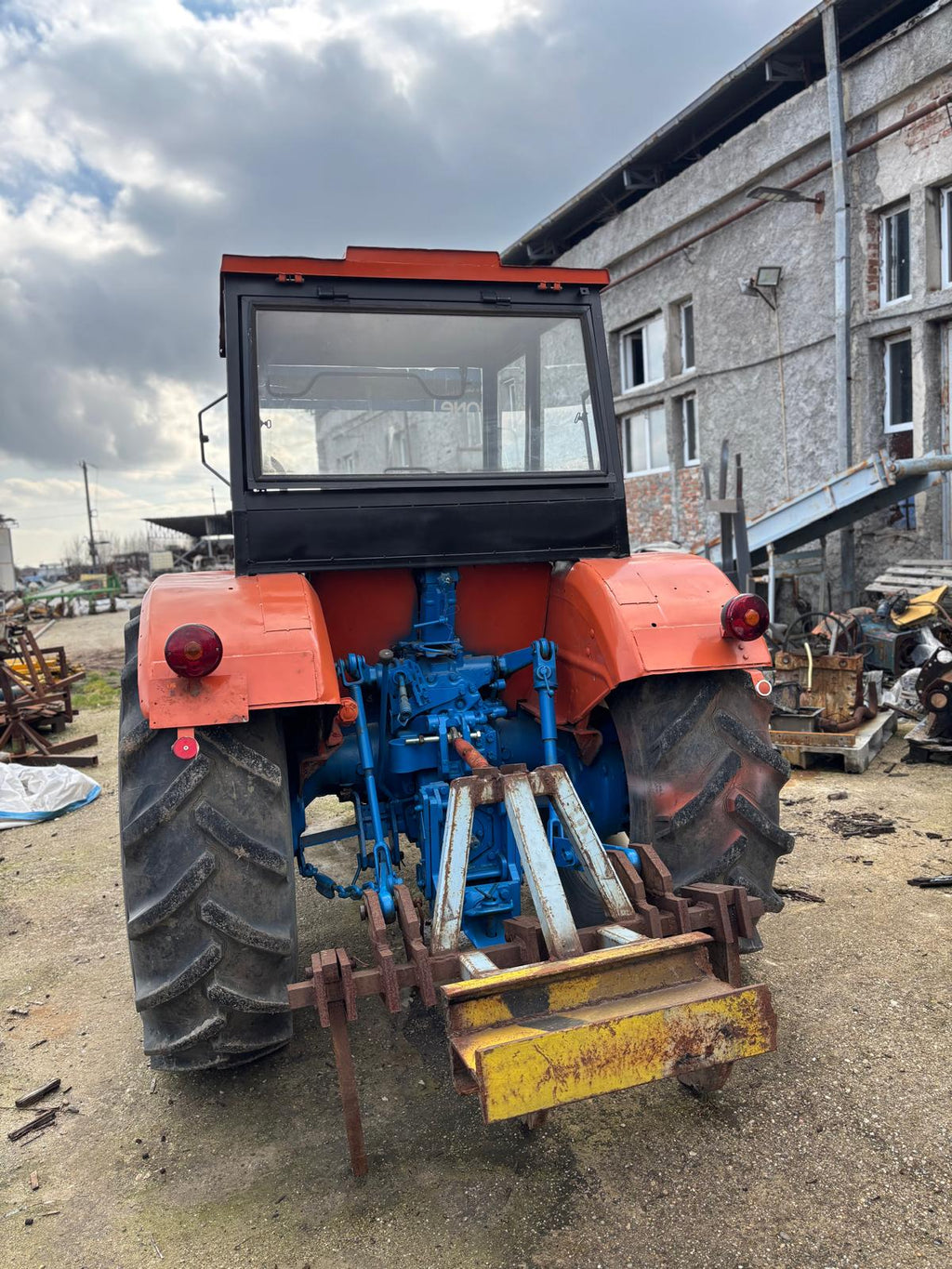 Fiat 85 HP tractor rear view with linkage